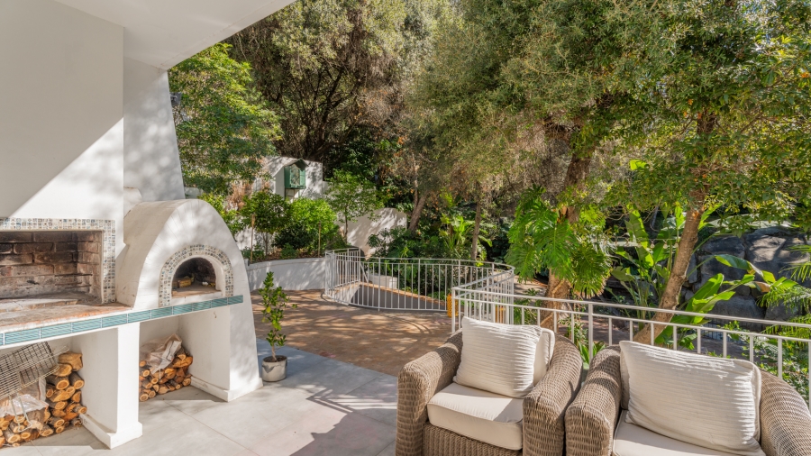 5 Bedroom Property for Sale in Lemoenkloof Western Cape